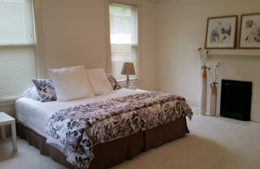 bed01_bedroom.jpg