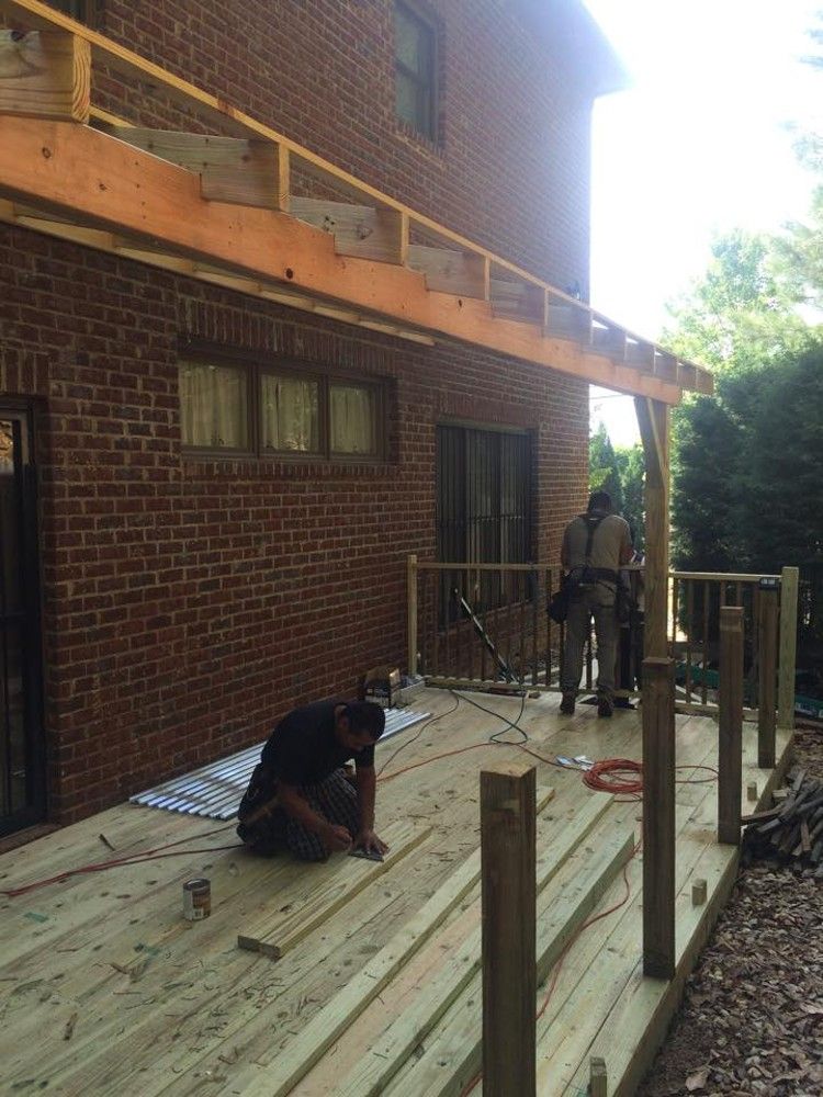 Deck with a clear corrugated roof system – photo 5