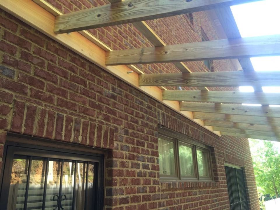 Deck with a clear corrugated roof system – photo 7