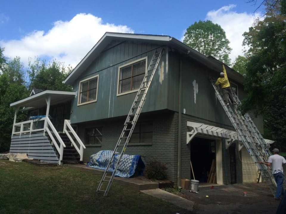 House exterior painted, deck built in Birmingham, AL – photo 9