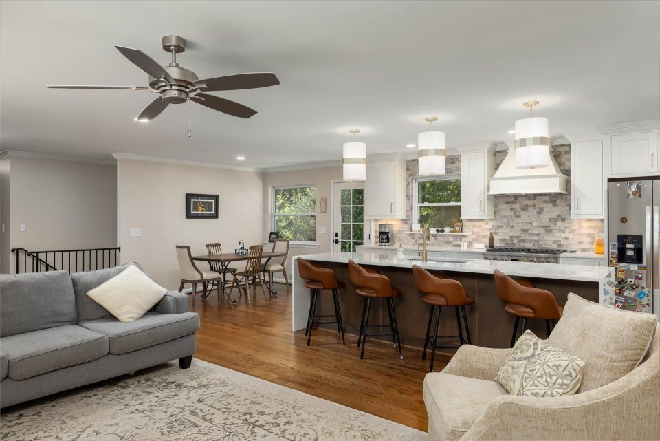 Master suite, laundry room addition and living room, kitchen remodel – photo 4
