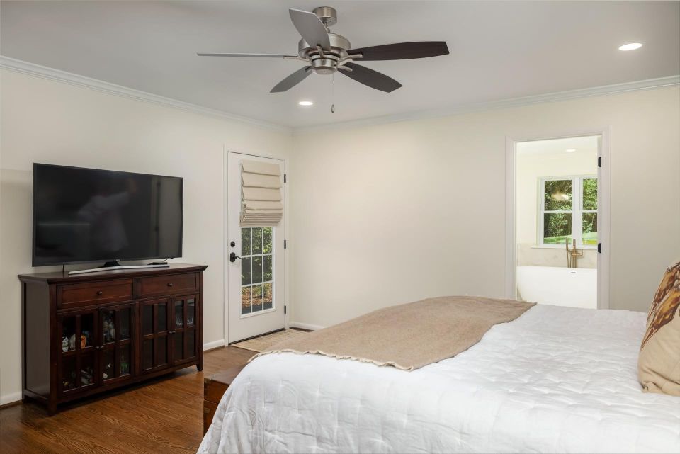 Master suite, laundry room addition and living room, kitchen remodel – photo 15