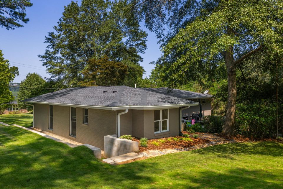 Master suite, laundry room addition and living room, kitchen remodel – photo 20