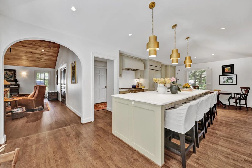 Finish Carpentry, Millwork & Custom Cabinetry