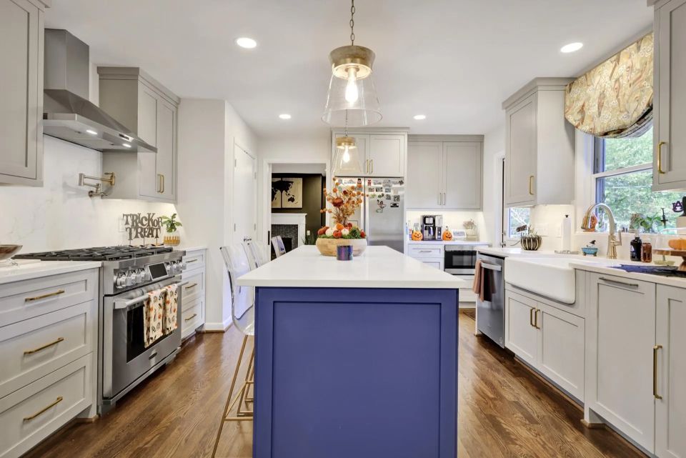 Custom Kitchen Cabinets