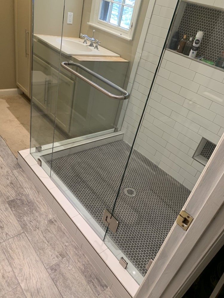 Big Glass Shower Installed – photo 8